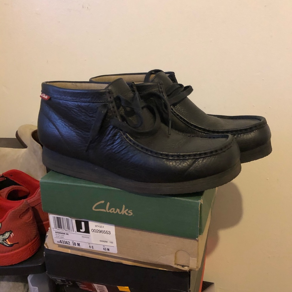 clarks wallabees black
